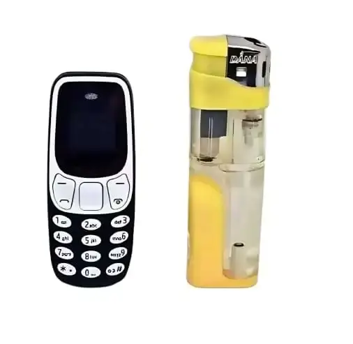 موبايل صغير جدا بجانب عملة معدنية